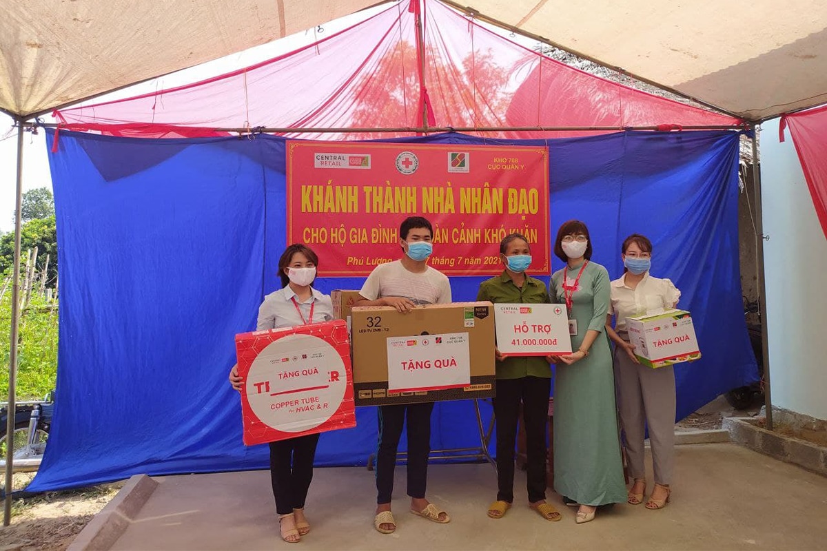 Central Retail in Vietnam and Red Cross Vietnam built houses for families with difficulties in Thai Nguyen using the raised fund from store donation boxes