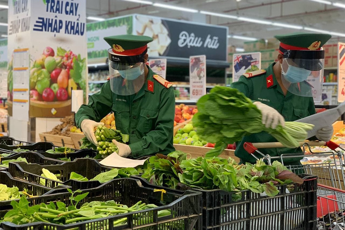 Central Retail sponsored 1 billion VND to purchase 10,000 combos of agricultural products, provoding output for farmers and supporting families against Covid-19