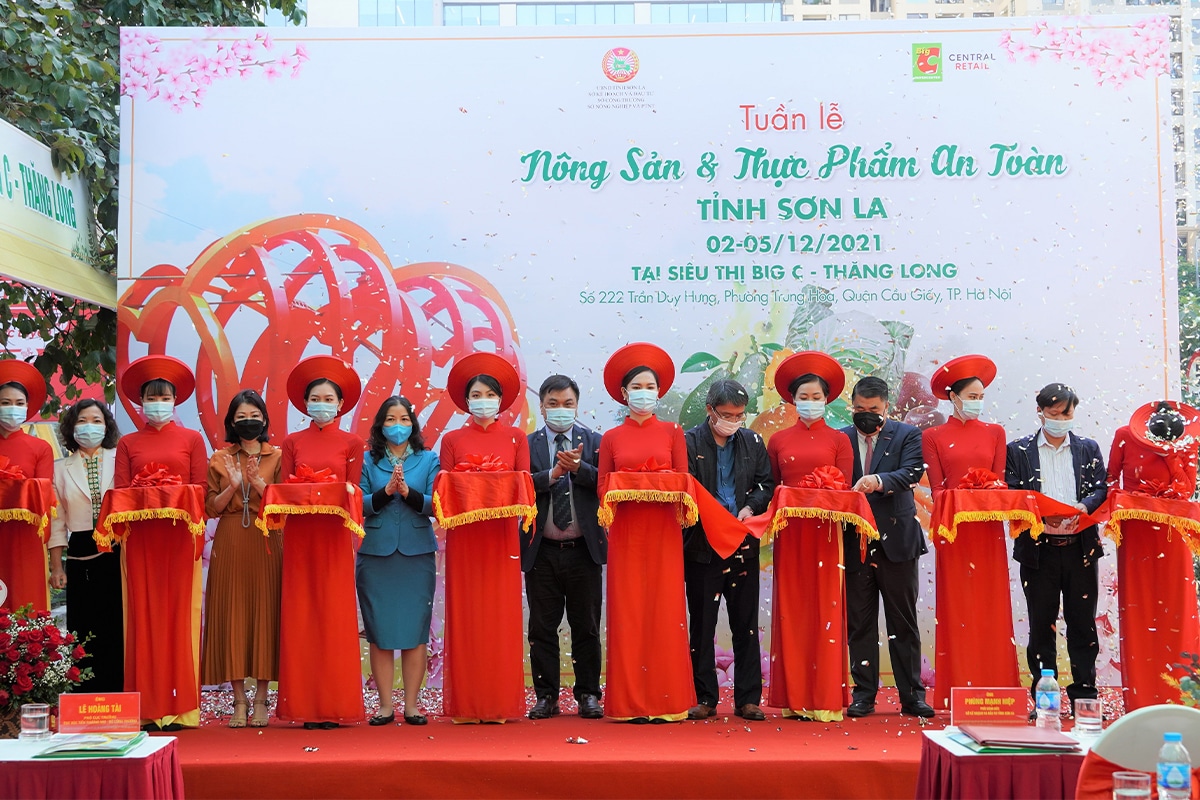 Central Retail organized the promotion week of Son La’s agricultural produce and foodstuff at Big C Thang Long