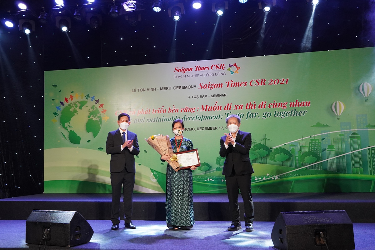 Central Retail honorably received the 2021 CSR Certificate of Recognition from The Saigon Times