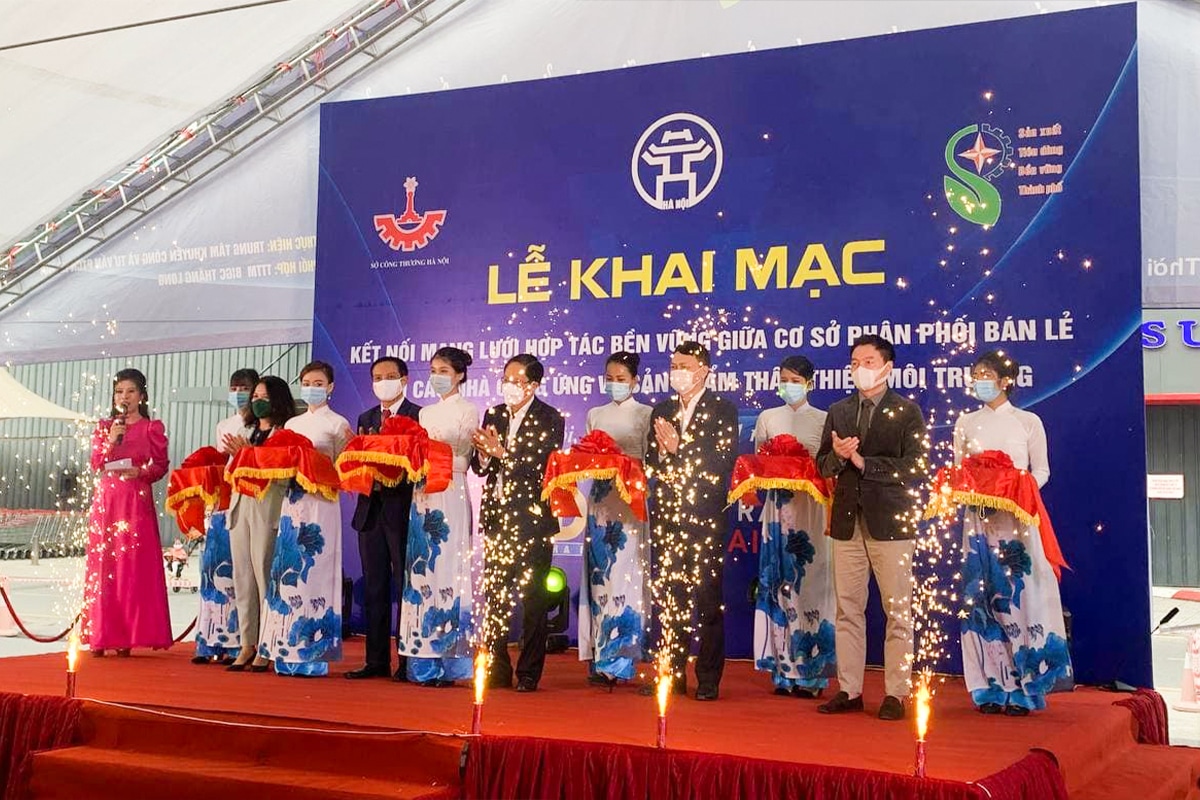 Big C Thang Long in cooperation with Hanoi Department of Industry & Trade organized program to stimulate consumption & introduce eco-friendly products