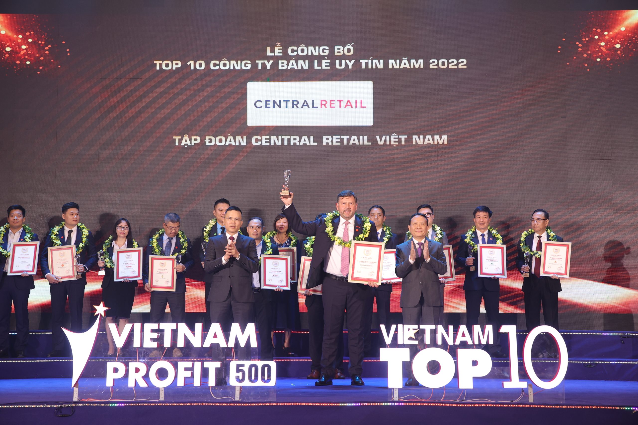 Central Retail Vietnam was ranked #1 in the “Top 10 reputable companies in the retail industry” for two consecutive years