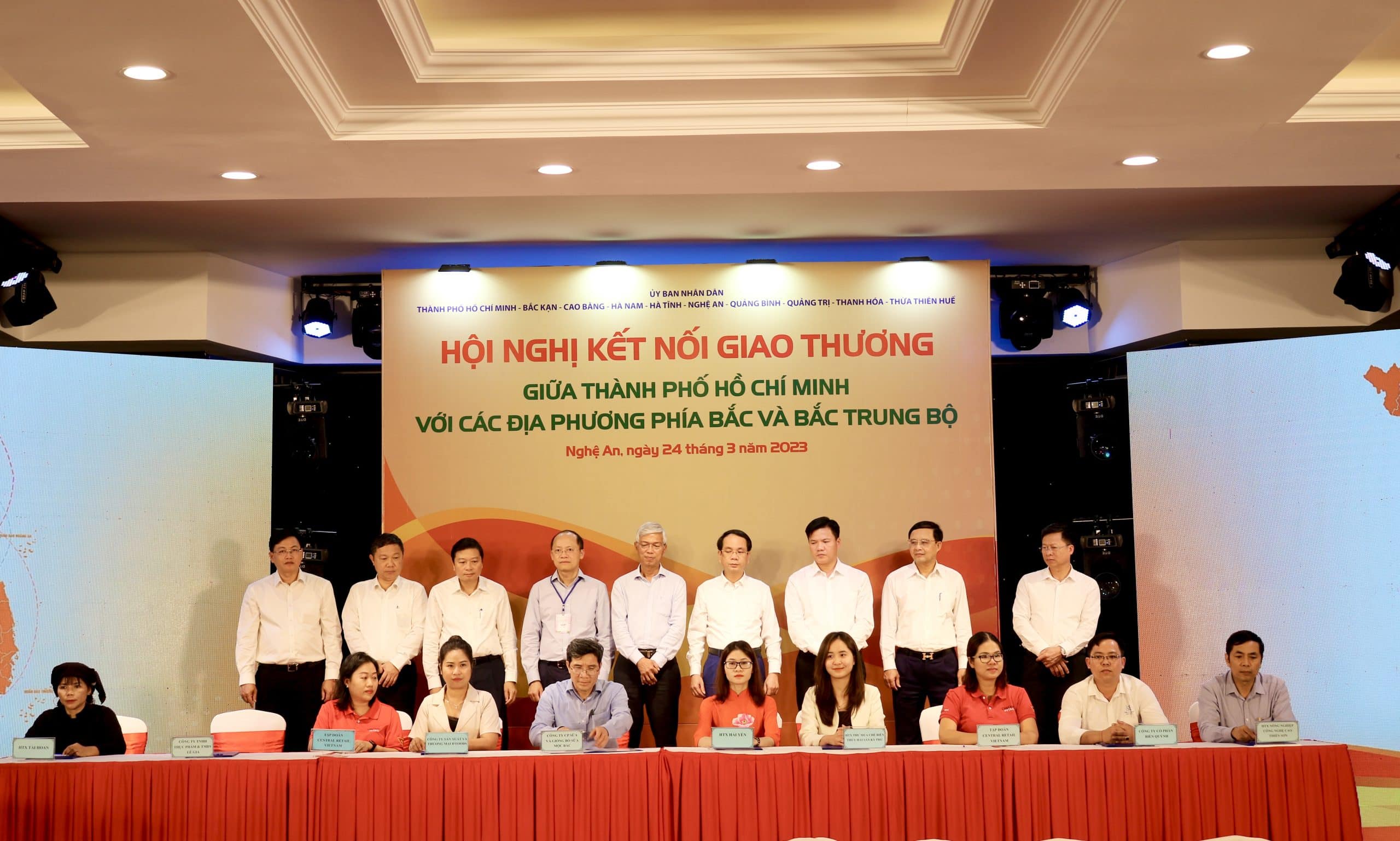 Central Retail Vietnam signs agreements with 8 potential suppliers for FMCG and Fresh products
