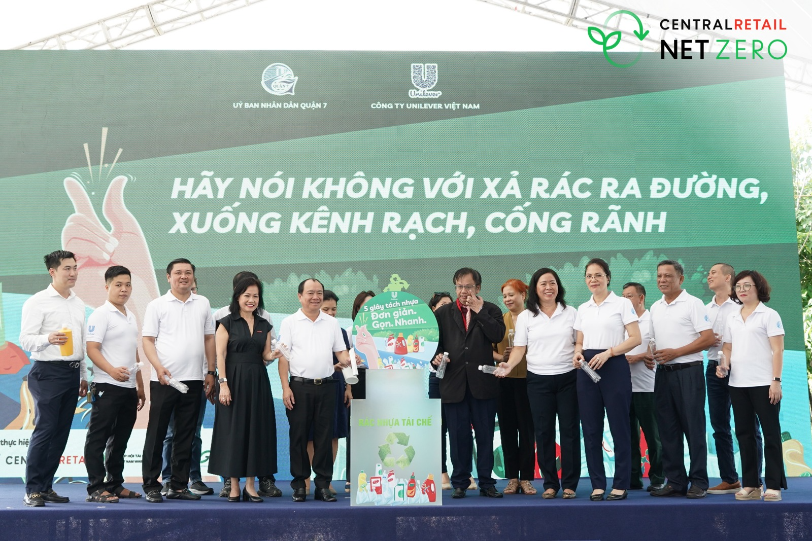 Central Retail in Vietnam joins hands with Unilever to raise public awareness about the importance of segregating plastic waste