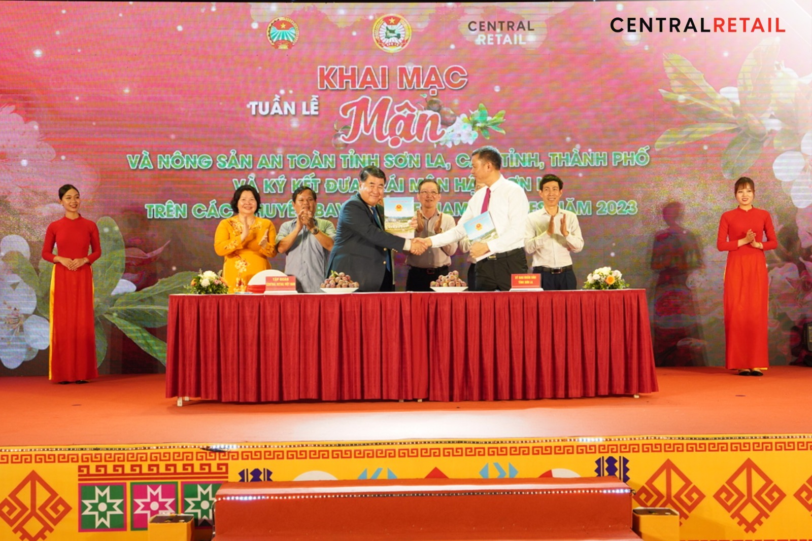 Central Retail in Vietnam organizes the Week of Plums and Safe Agricultural Products