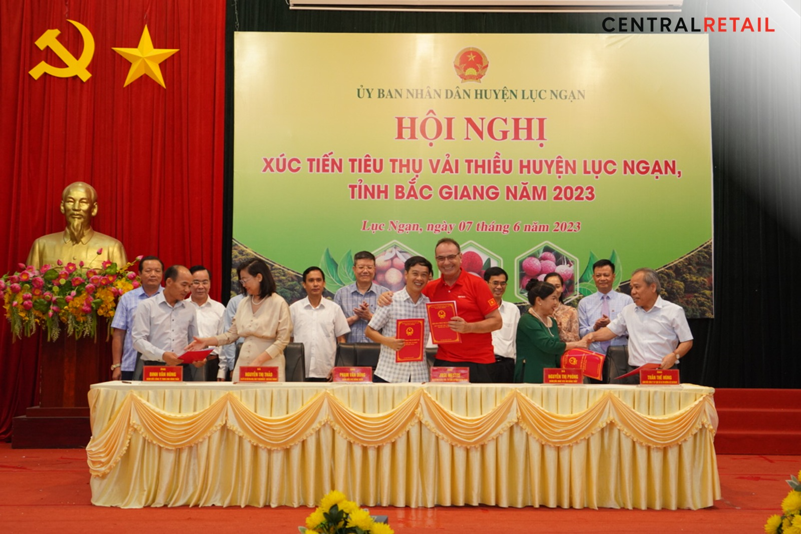 Central Retail in Vietnam participated in the Luc Ngan Lychee Sales Promotion Conference