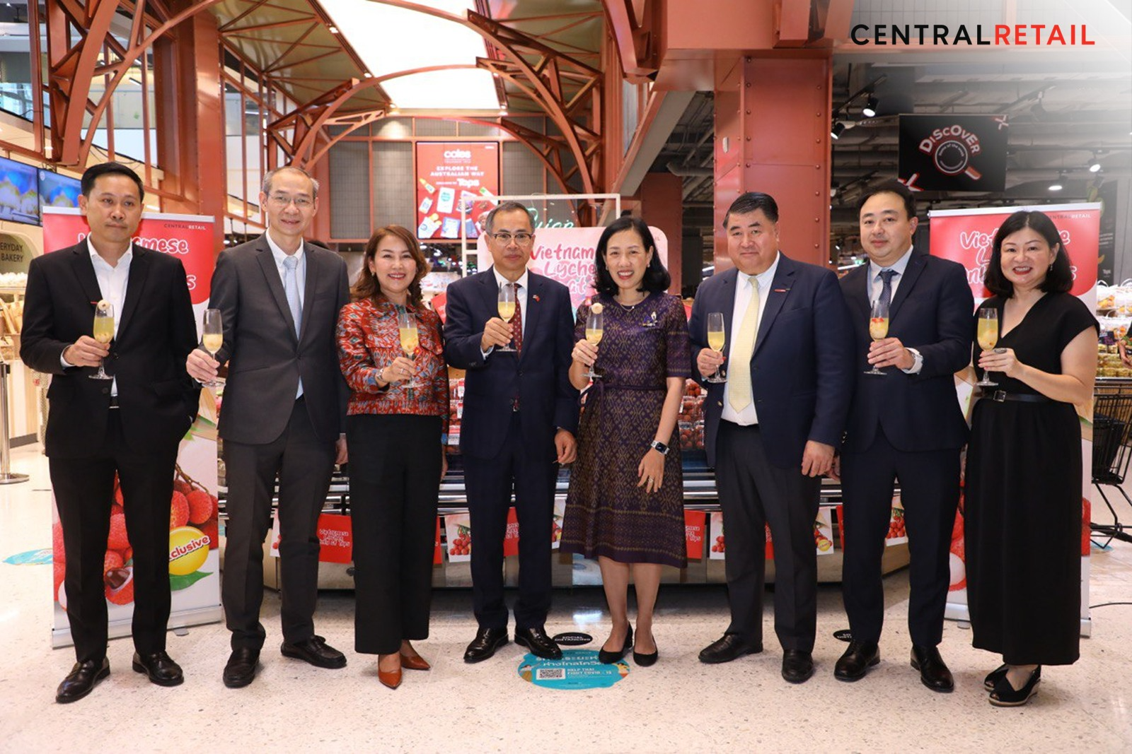 Central Retail organized an event to promote lychee from Vietnam to Thai consumers
