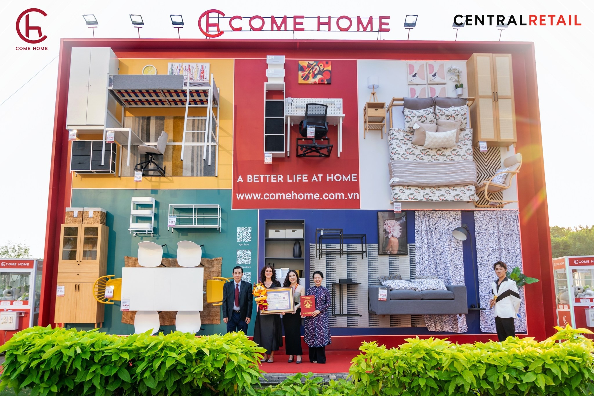 The Come Home wall sets the record for “The Largest Interior Wall in Vietnam”
