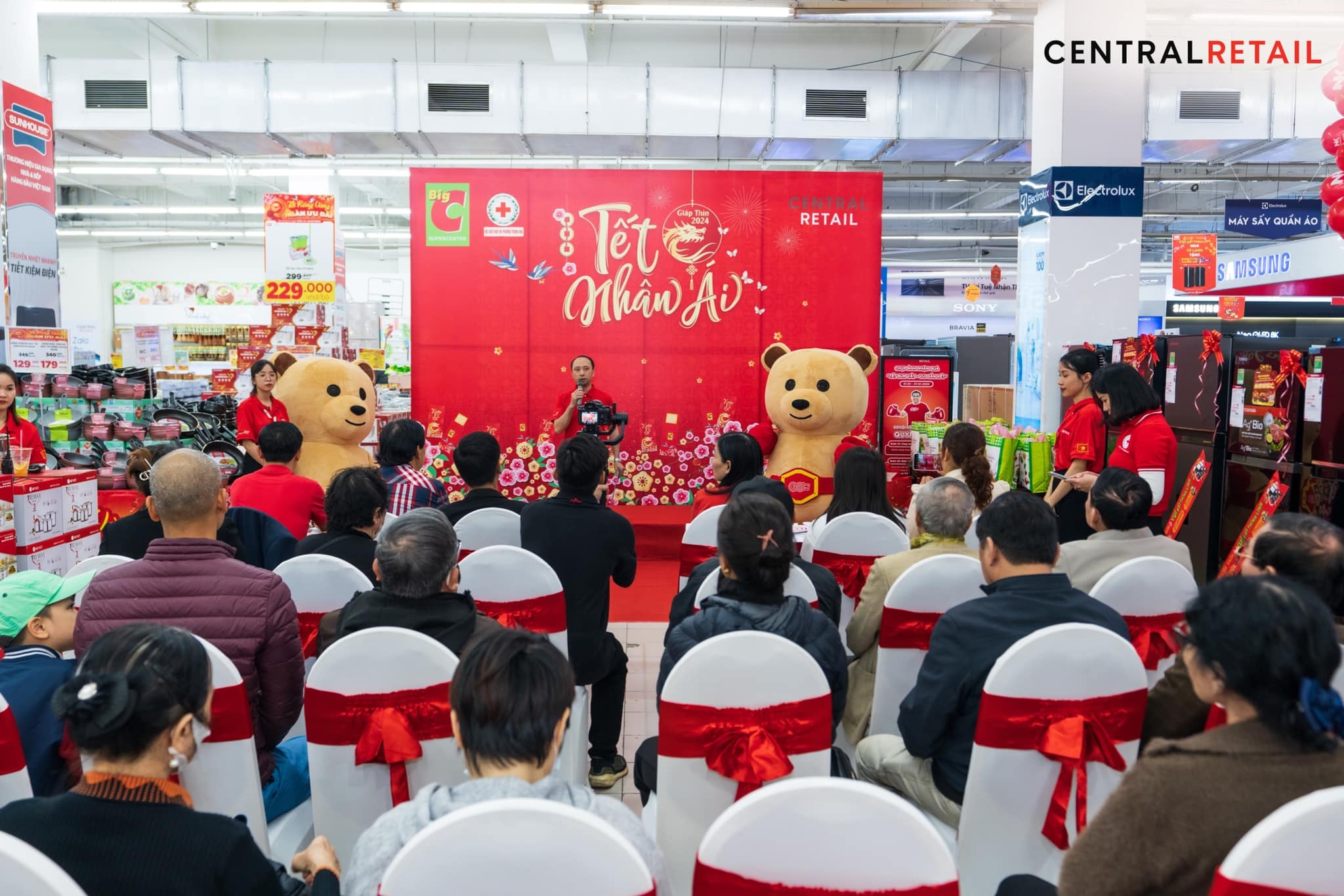 Central Retail Vietnam shares Tet spirit to families under difficult circumstance