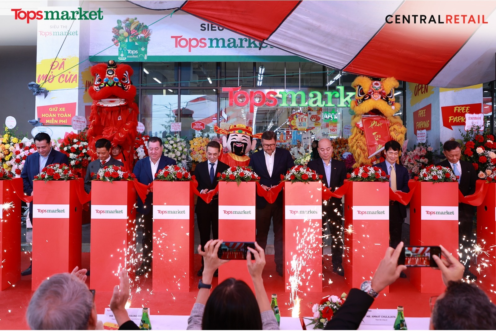 Central Retail organizes the opening ceremony event of the 9th Tops Market in Vietnam