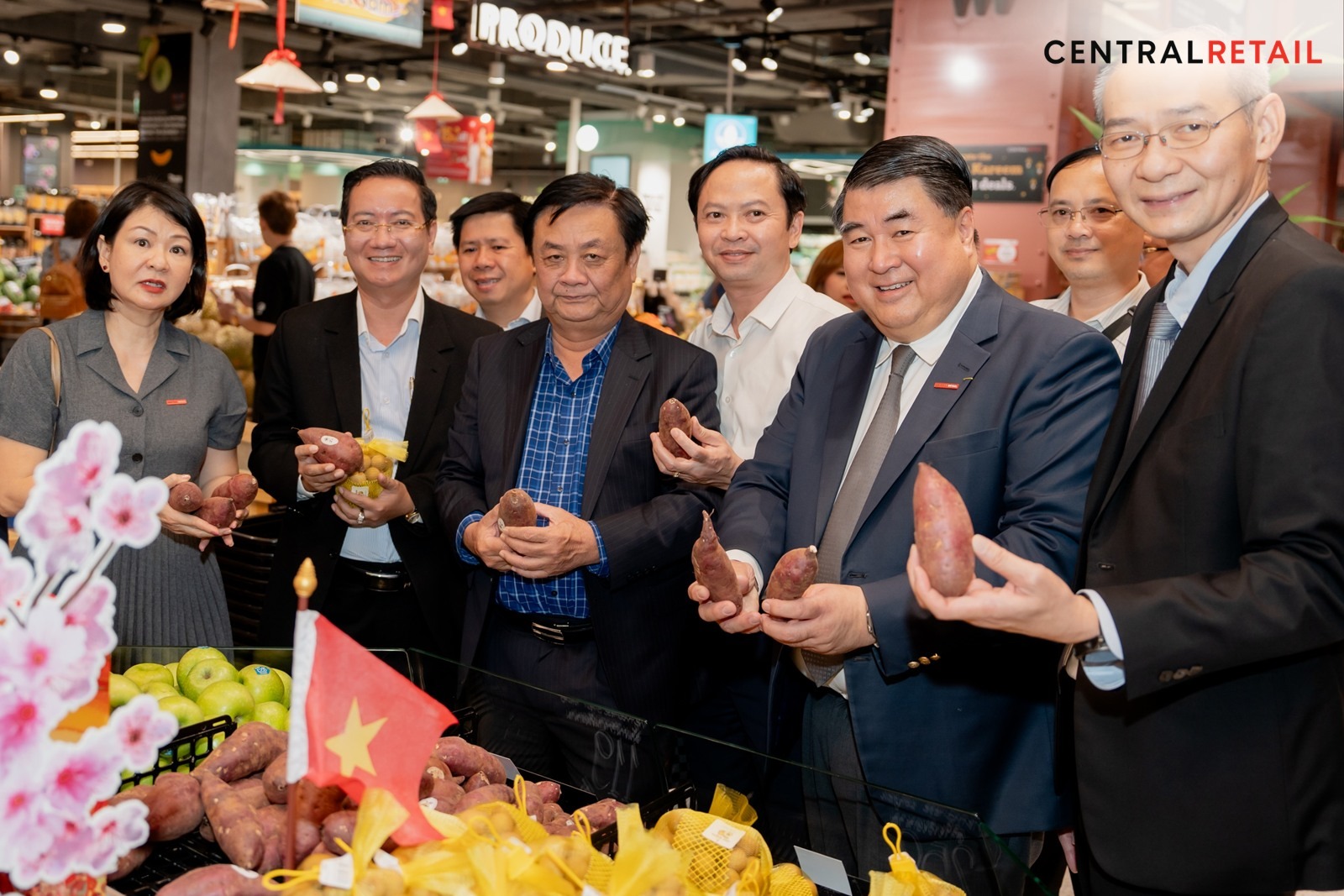 Tập đoàn Central Group và Central Retail Việt Nam hân hạnh đón tiếp Bộ trưởng Lê Minh Hoan và đoàn công tác của Bộ Nông nghiệp và Phát triển Nông thôn