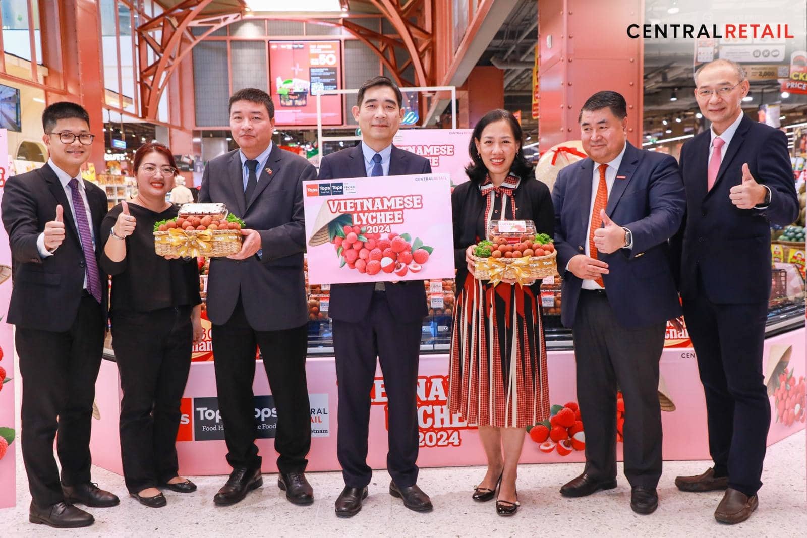 Central Retail organized an event at Tops Food Hall to promote Vietnamese lychees at Tops Food Hall