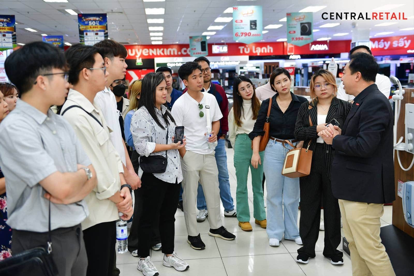 Central Retail Việt Nam đón tiếp Đoàn sinh viên Học viện Khoa học Doanh nhân Ayothaya