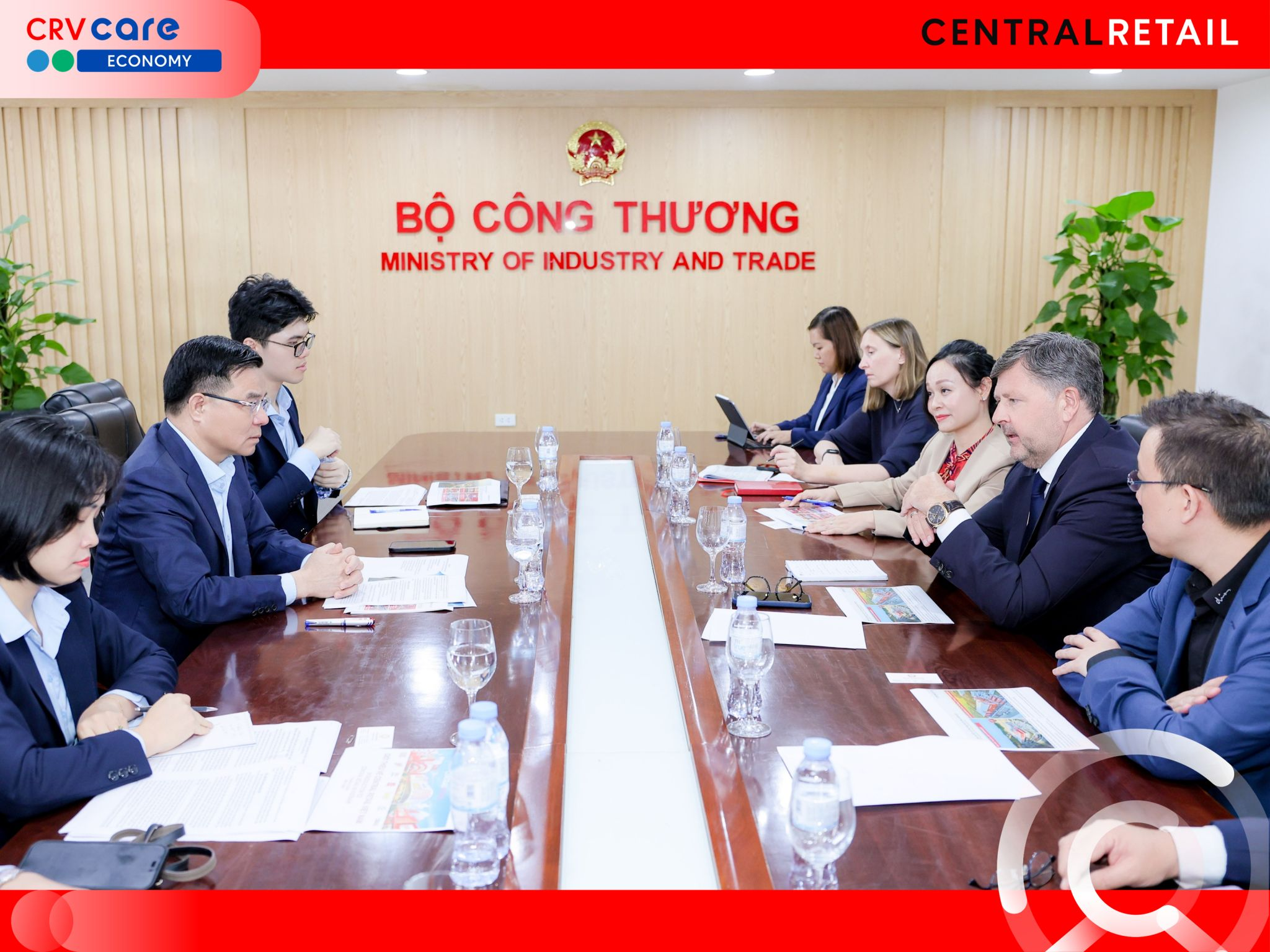 LÃNH ĐẠO TẬP ĐOÀN CENTRAL RETAIL VINH DỰ GẶP VÀ LÀM VIỆC VỚI BỘ TRƯỞNG BỘ CÔNG THƯƠNG LÊ MẠNH HÙNG